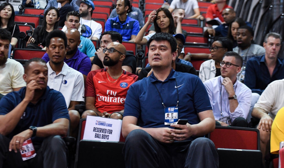 姚明再度现身NBA夏季联赛！看完老东家再督战中国队！