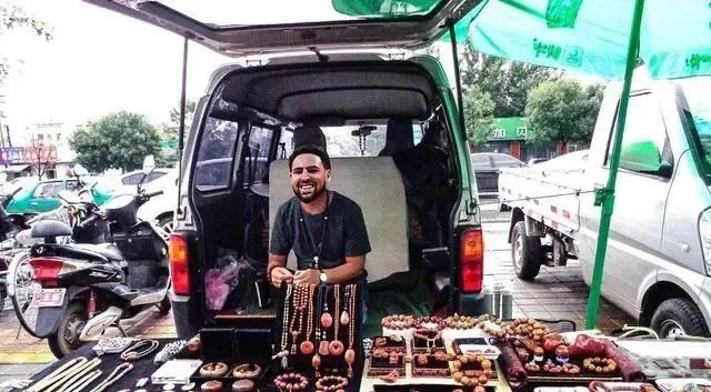 当NBA球星去摆摊：老詹卖taco库里卖爆米花 瓜哥卖瓜自卖自夸