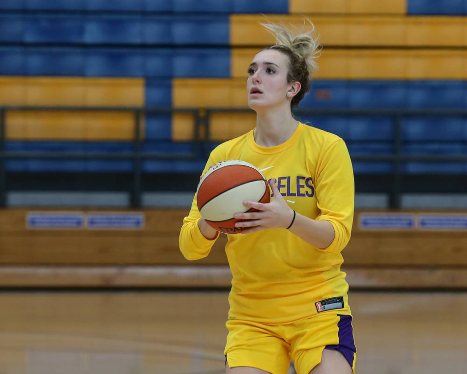 高甜预警！身材傲人的WNBA最甜小姐姐 射程恐怖的22岁洛杉矶分卫