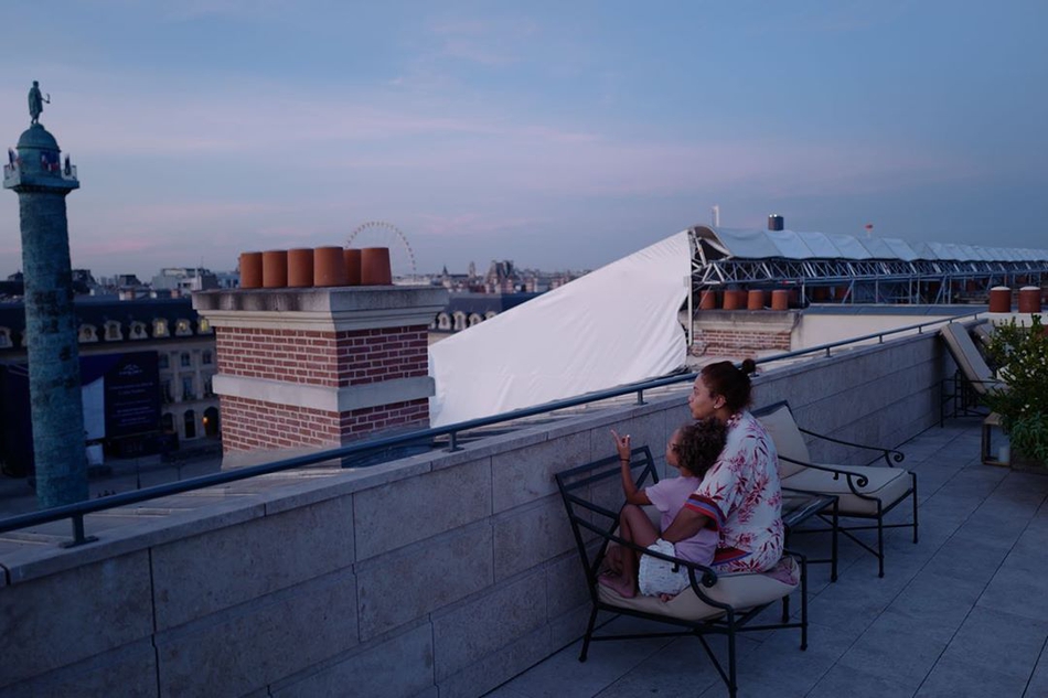 在线虐狗！库里夫妇带大女儿游巴黎 看到第5张我酸了