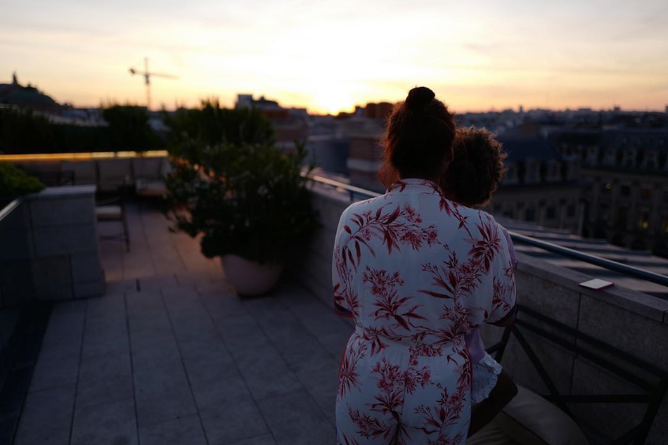 在线虐狗！库里夫妇带大女儿游巴黎 看到第5张我酸了