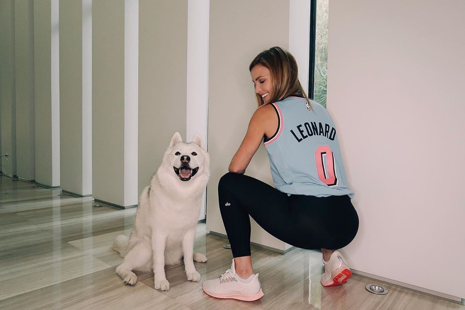 酸了酸了！又高又帅又富的他拥有全联盟球技最好的妻子