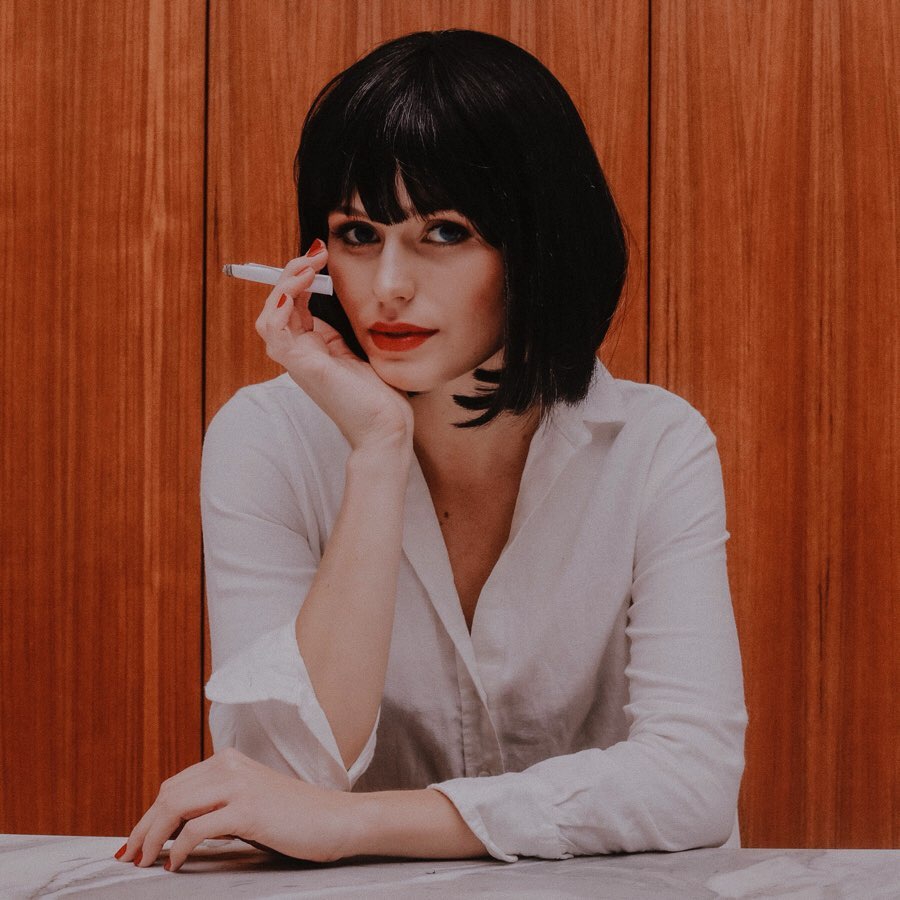 点赞狂魔杜兰特又下手了!点赞雄鹿老板女儿清纯美照