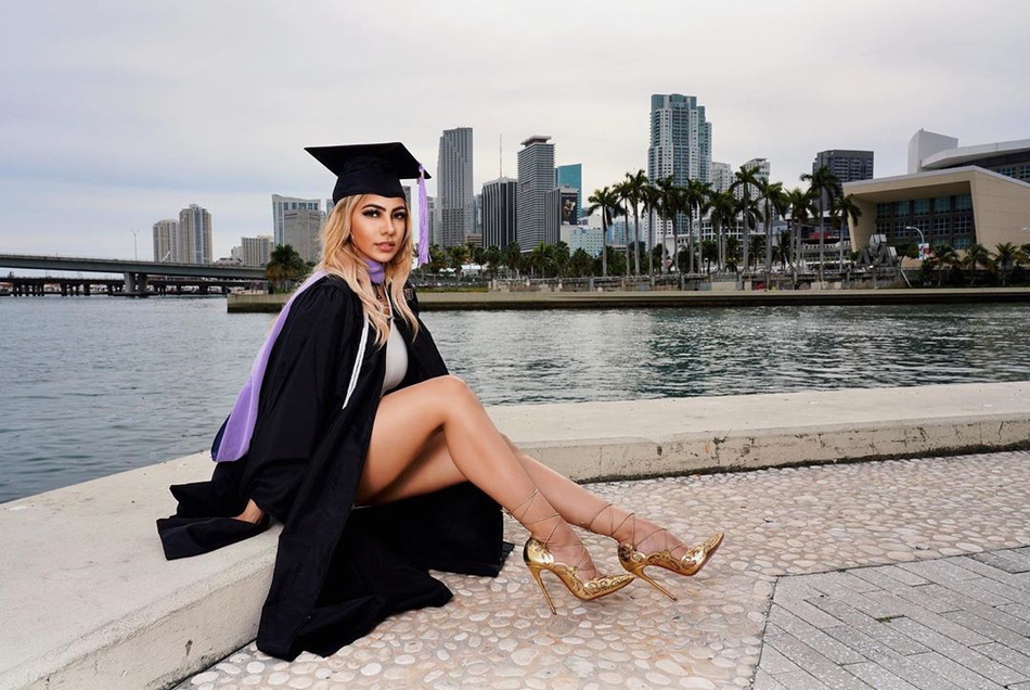 身材逆天的22岁热火啦啦队小姐姐!颜值超高 还是个建筑师