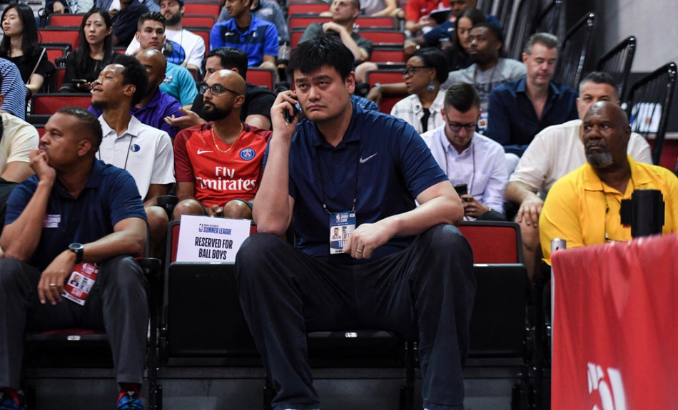 姚明再度现身NBA夏季联赛！看完老东家再督战中国队！