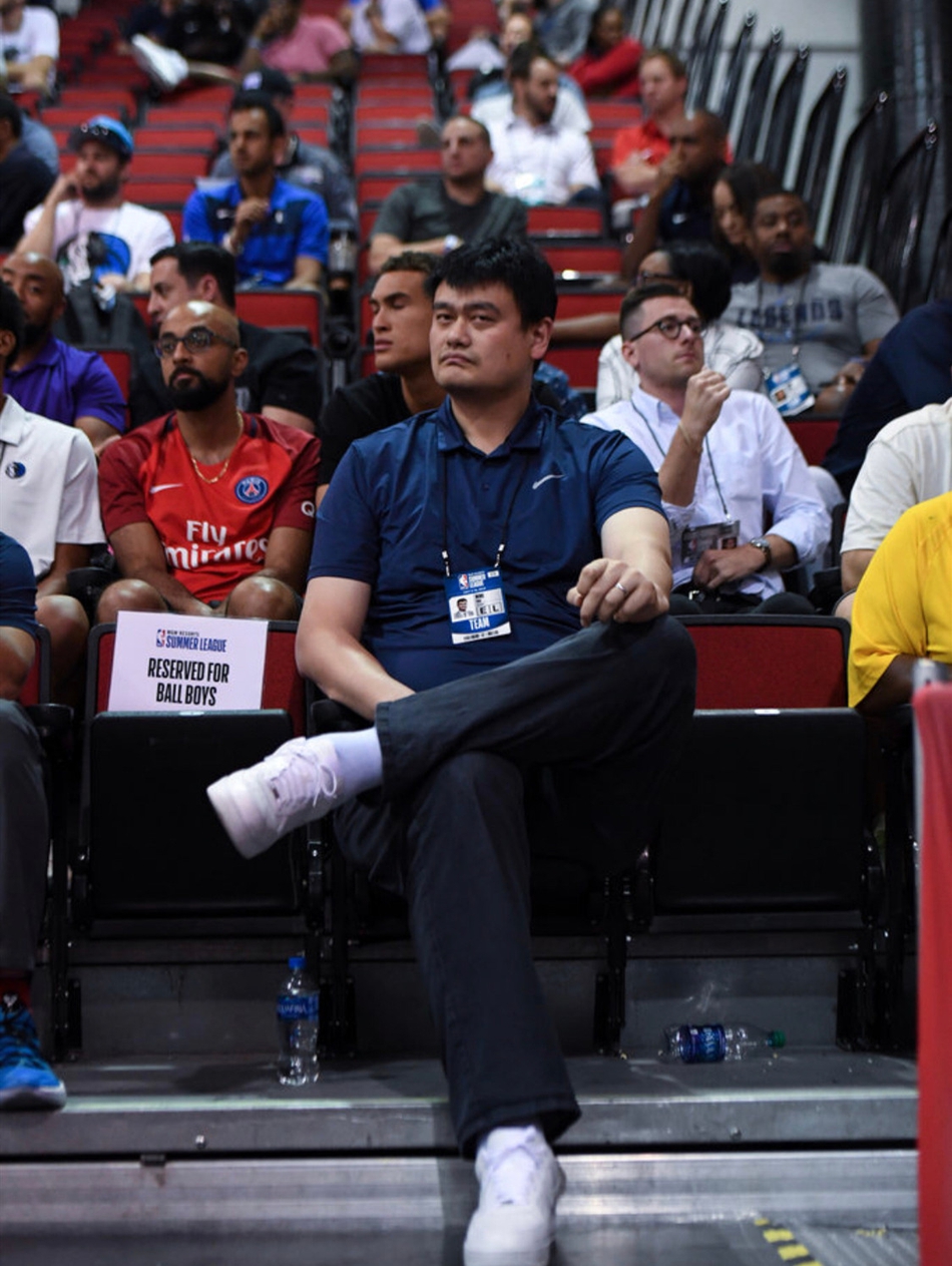 姚明再度现身NBA夏季联赛！看完老东家再督战中国队！