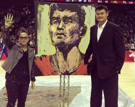 6、2012:美达人赠姚明肖像画