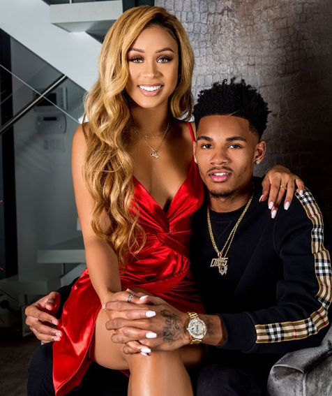 马刺新星与模特女友大秀恩爱 这姿势太羞耻