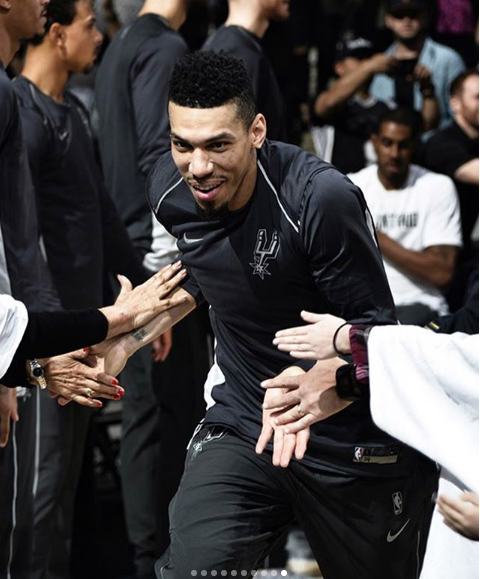 皇阿玛发深情长文告别马刺 十张老照片看哭了