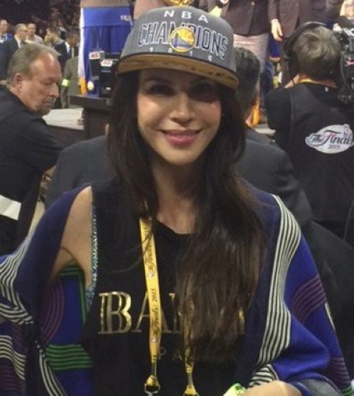 Jay-Z碧昂丝现身总决赛G3现场！身边坐着勇士老板美艳未婚妻