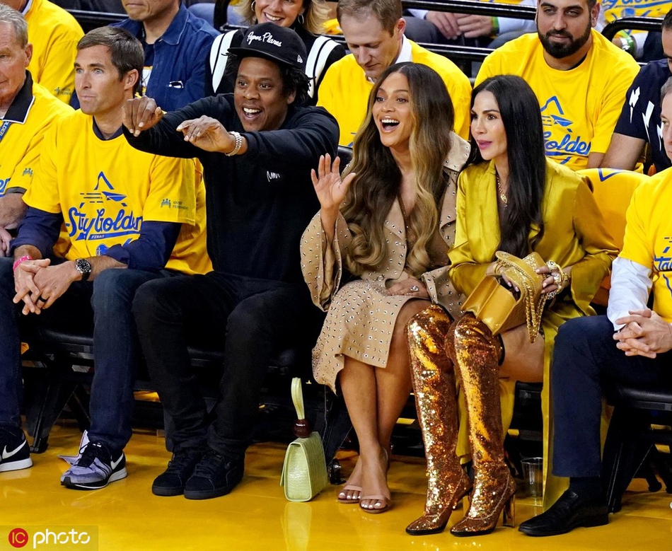 Jay-Z碧昂丝现身总决赛G3现场！身边坐着勇士老板美艳未婚妻