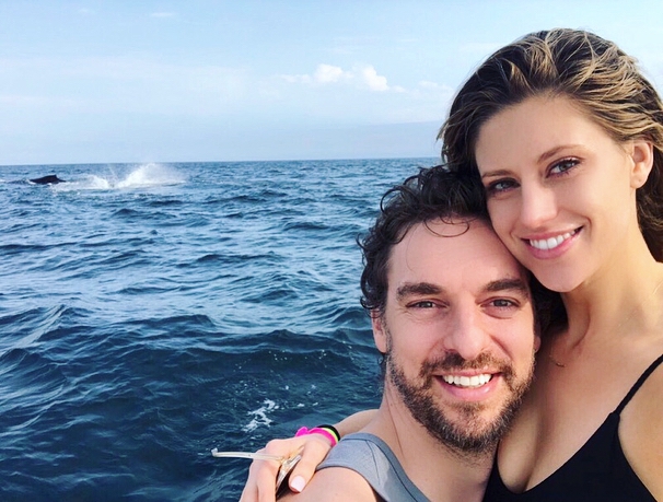 酸了酸了！加索尔夫妇狂撒狗粮 嫂子这身材是真的棒