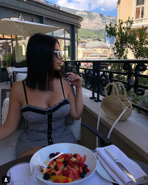 最强二当家女友近照曝光！本是脱衣舞女郎 身材爆表颜值满分