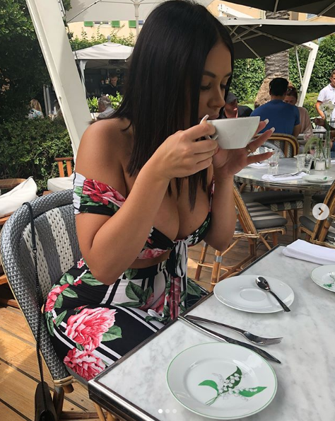 最强二当家女友近照曝光！本是脱衣舞女郎 身材爆表颜值满分