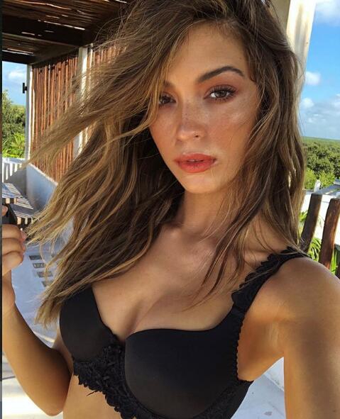 帕森斯与24岁嫩模女友分手!这么逆天的身材颜值还不满足?