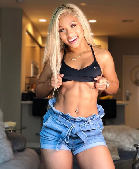 马刺新星与模特女友大秀恩爱 这姿势太羞耻