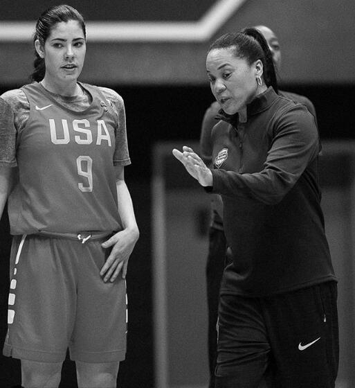 拉塞尔女友曝光！对方是WNBA状元秀 身材球技都完美的漂亮学姐