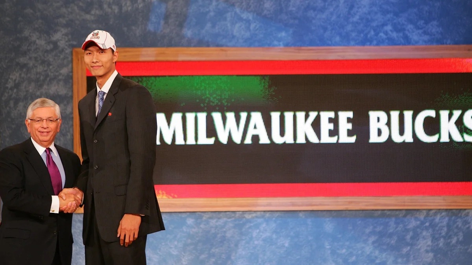 老照片！07年刚进NBA的易建联！感受下当年易帝的盛世美颜