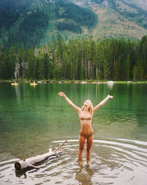 雄鹿老板女儿最新写真曝光 长的太美怎么穿都好看