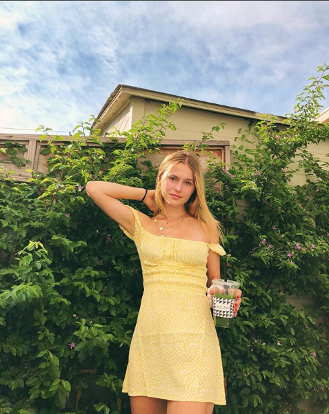 雄鹿老板女儿最新写真曝光 长的太美怎么穿都好看