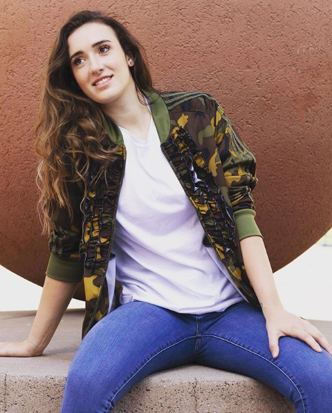 高甜预警！身材傲人的WNBA最甜小姐姐 射程恐怖的22岁洛杉矶分卫