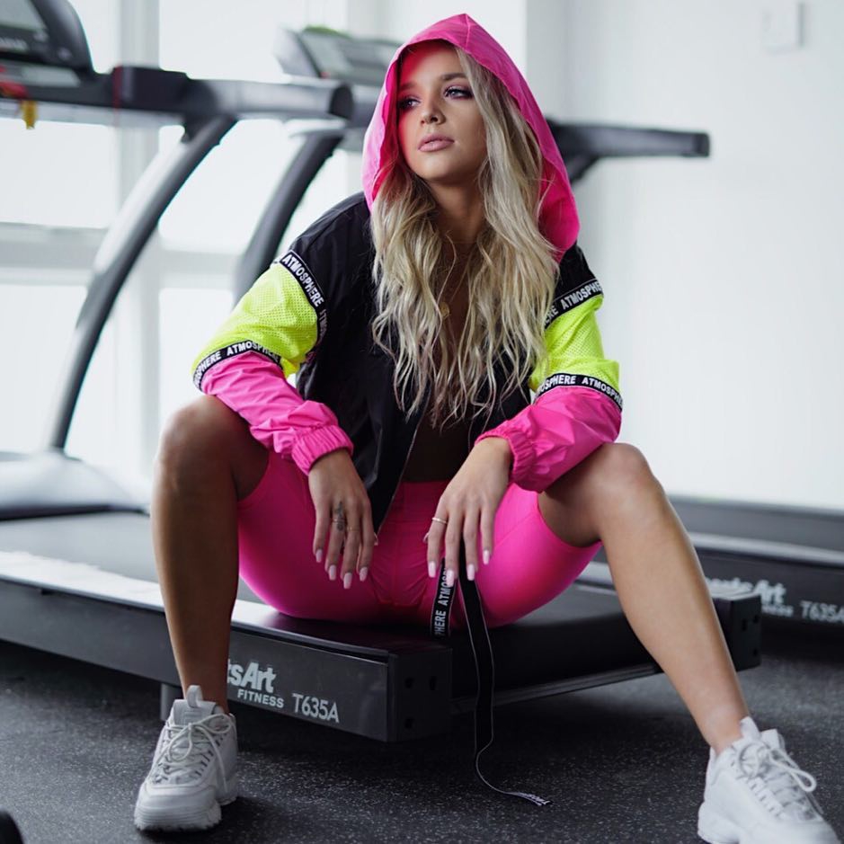 23岁超甜啦啦队小姐姐!爱好健身的拳击教练