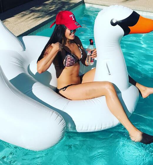 拉塞尔女友曝光！对方是WNBA状元秀 身材球技都完美的漂亮学姐