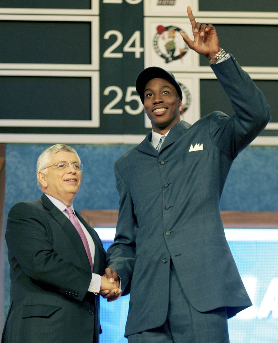 魔兽34岁生日快乐！从18岁高中生状元到第一中锋再到5年流浪5队