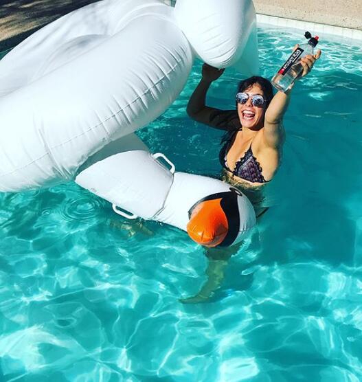 拉塞尔女友曝光！对方是WNBA状元秀 身材球技都完美的漂亮学姐