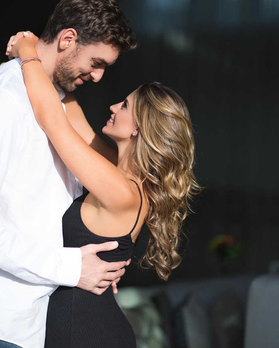 酸了酸了！加索尔夫妇狂撒狗粮 嫂子这身材是真的棒