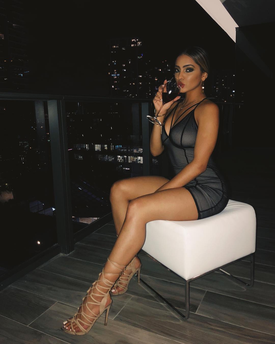 身材逆天的22岁热火啦啦队小姐姐!颜值超高 还是个建筑师