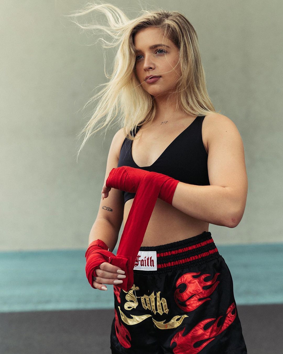 长相超甜的篮网啦啦队小姐姐！她竟然还是一名拳击教练