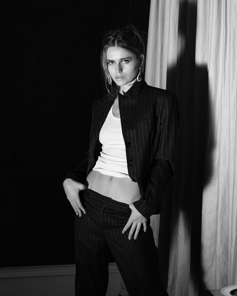 点赞狂魔杜兰特又下手了!点赞雄鹿老板女儿清纯美照