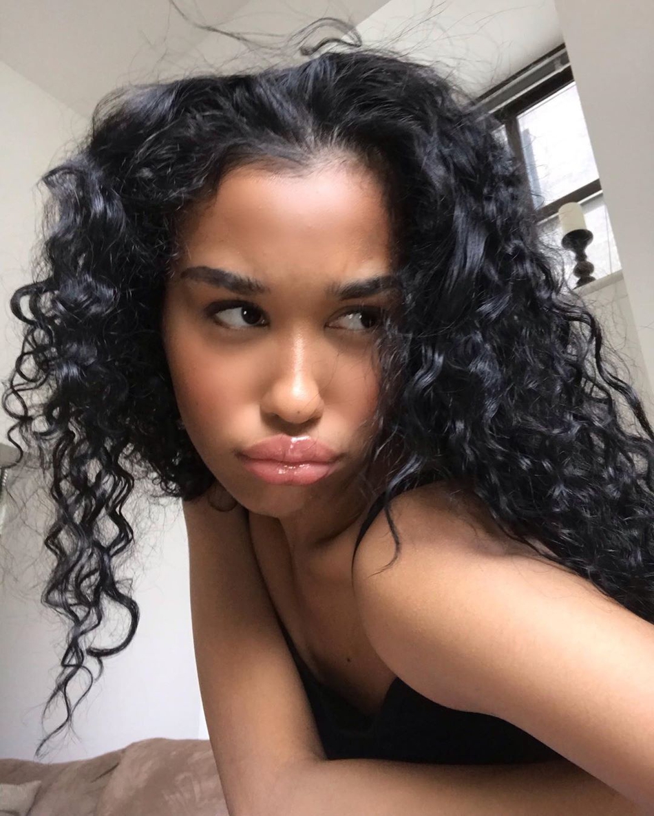 奥多姆大女儿晒性感照!22岁的她已长成大姑娘