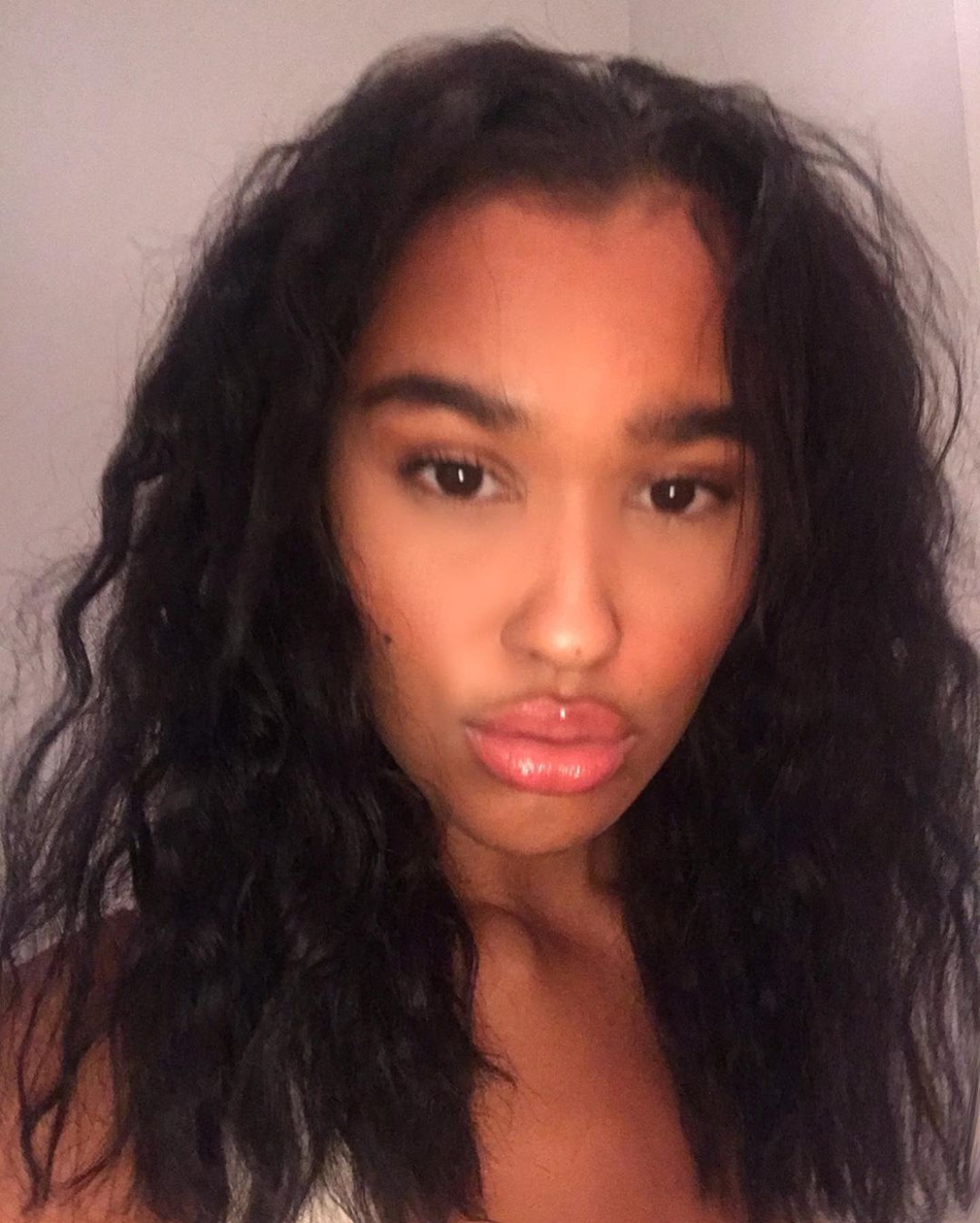 奥多姆大女儿晒性感照!22岁的她已长成大姑娘