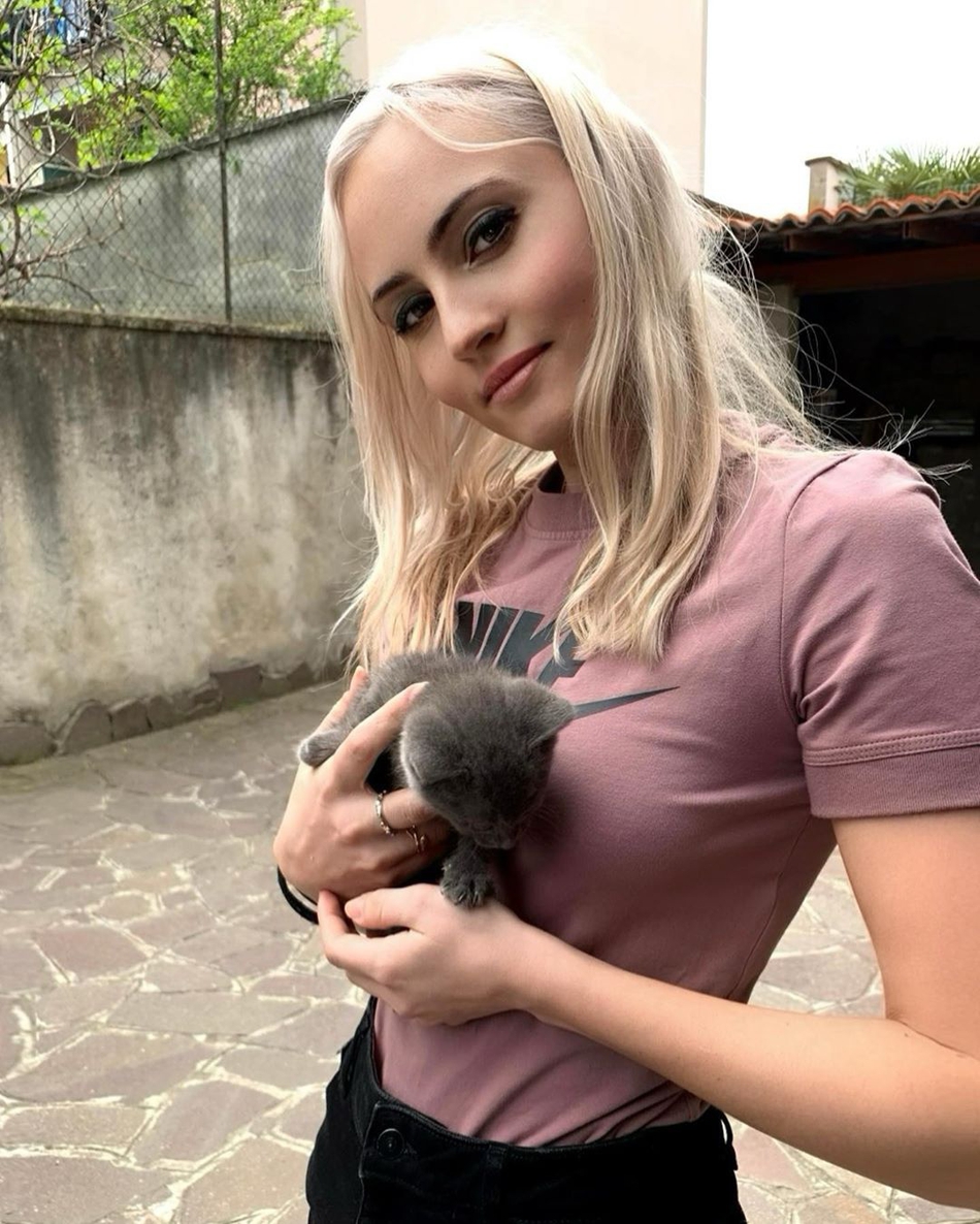 超多图预警！可甜可萌可A可帅的意大利美女模特 穿欧文球衣太酷了