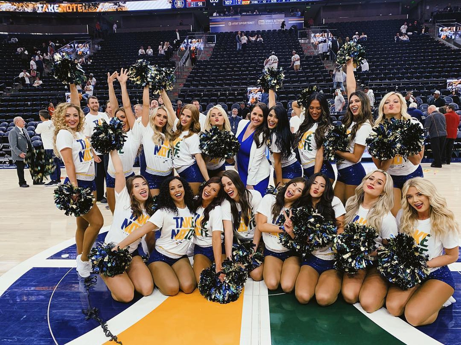 今日份小姐姐！神似龙母的爵士拉拉队员 颜值超高的23岁美妆博主