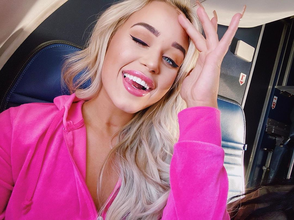 今日份小姐姐！神似龙母的爵士拉拉队员 颜值超高的23岁美妆博主