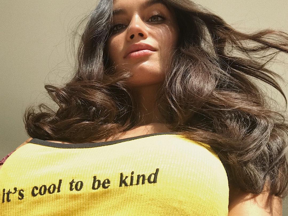 大帝正妃最新美照来袭!这身材这颜值,对不起我酸了