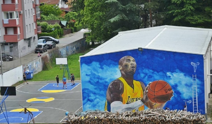 曼巴精神永存!科蜜绘制欧洲最大壁画致敬科比