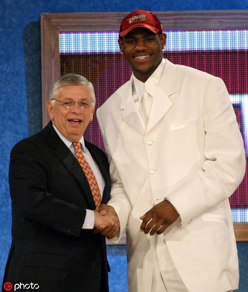 嫩出水!2003年选秀大会上的詹韦瓜 香蕉船兄弟首次同框