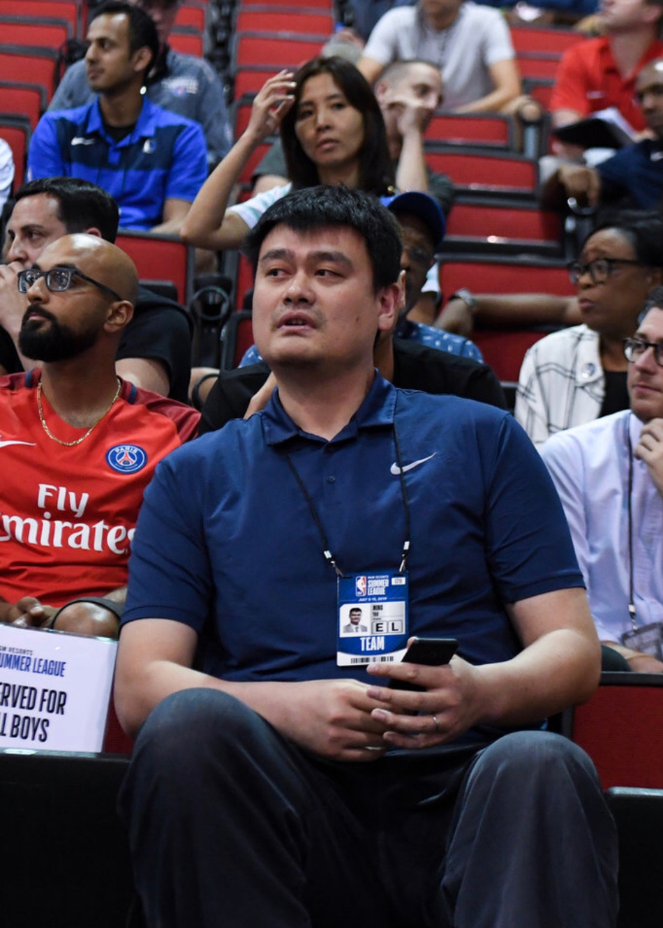 姚明再度现身NBA夏季联赛！看完老东家再督战中国队！