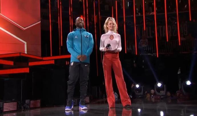 NBA最美主持人现身火箭主场 还记得全明星期间惊艳的她吗