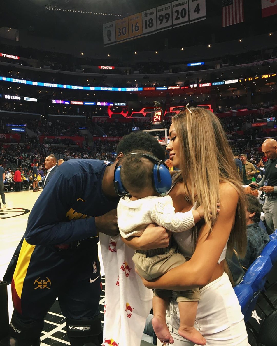 两大球星为她争风吃醋大打出手！这位22岁美女嫩模什么来头？