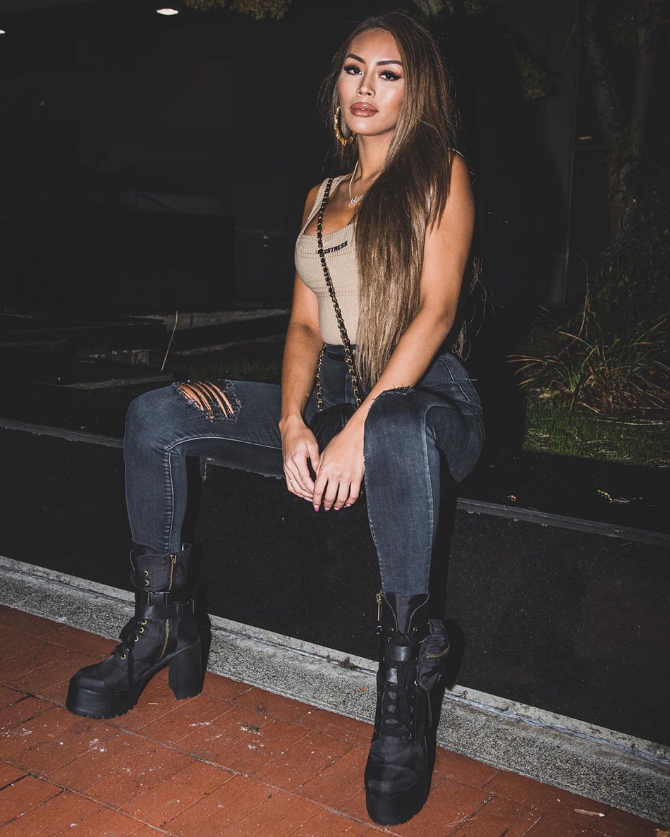 两大球星为她争风吃醋大打出手！这位22岁美女嫩模什么来头？