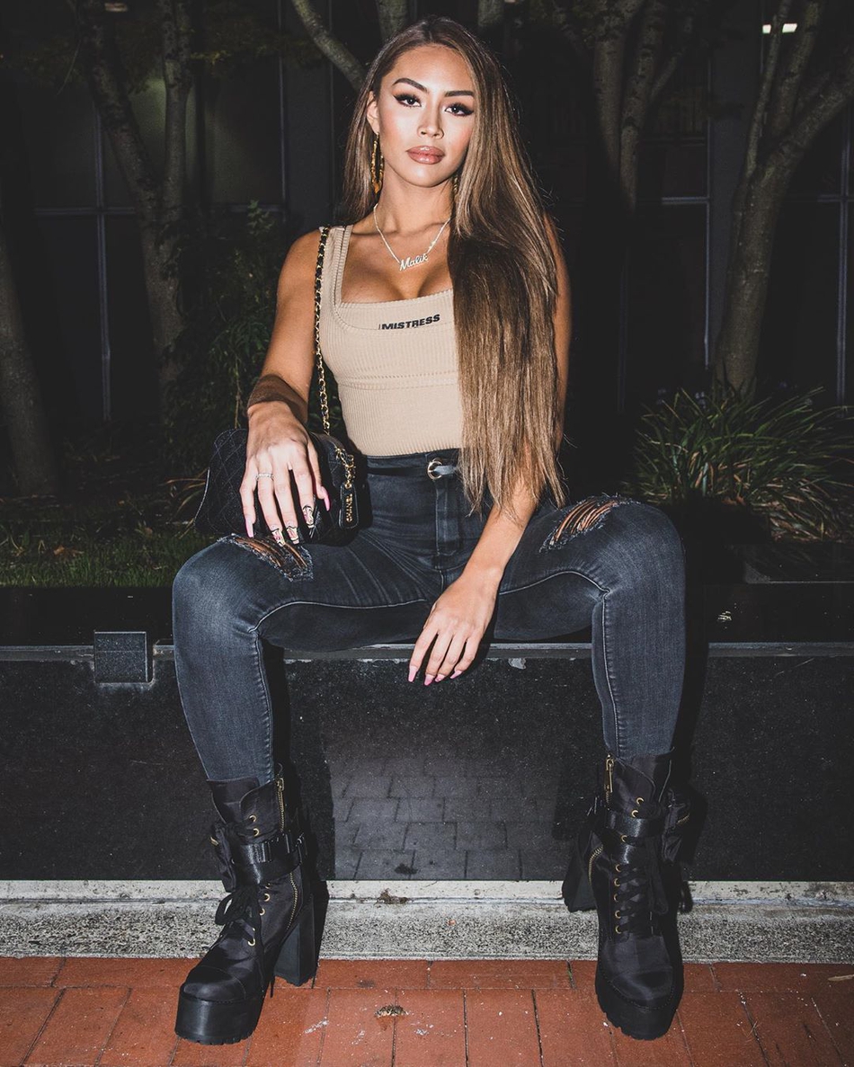 两大球星为她争风吃醋大打出手！这位22岁美女嫩模什么来头？