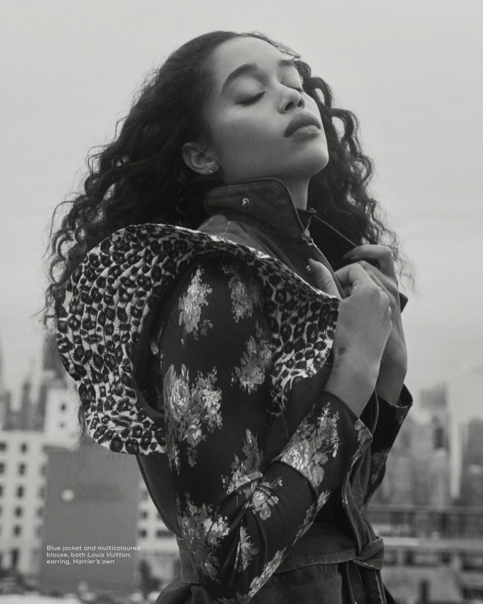 新鲜狗粮！克莱与女友林间开心嬉戏 勇士7连败了你知道吗？