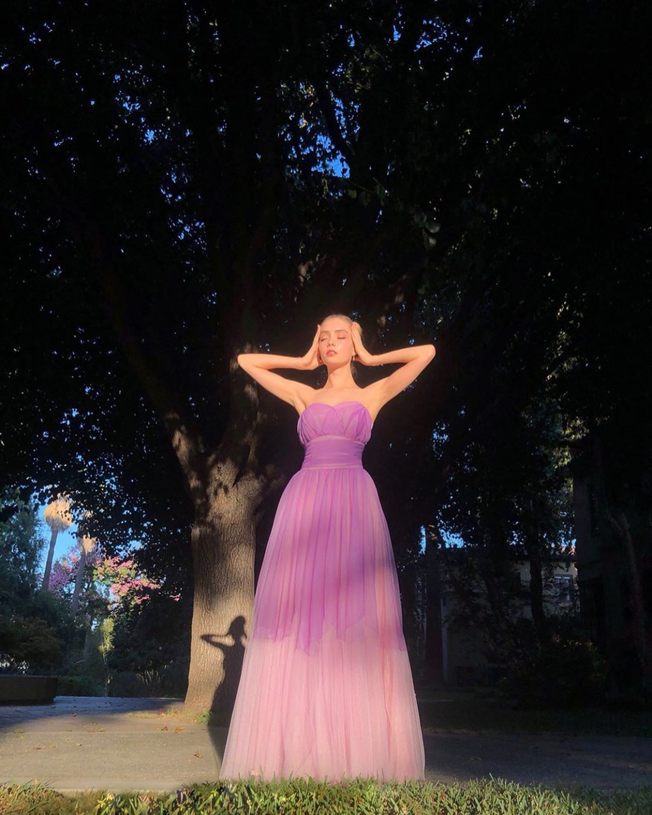 震撼人心的清纯美！21岁哥伦比亚大学舞蹈系高材生兼黄蜂啦啦队员