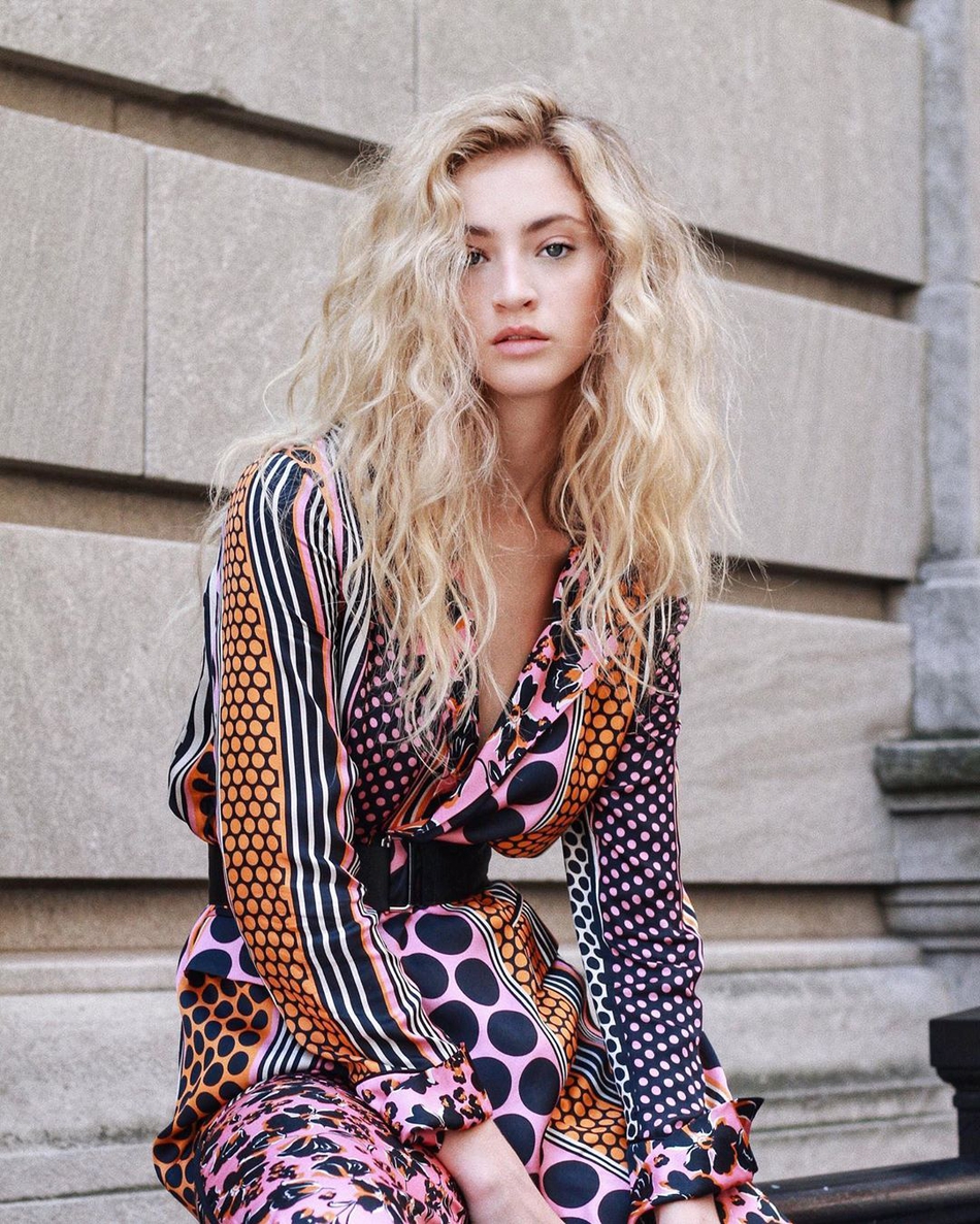 少男杀手！22岁篮网拉拉队美少女！经济学高材生！这笑容真的爱了