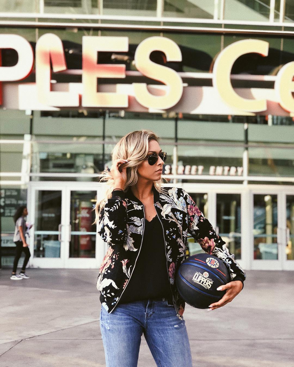 今日份小姐姐!快船队超美拉拉队员 爱吃鸡的25岁杂志嫩模